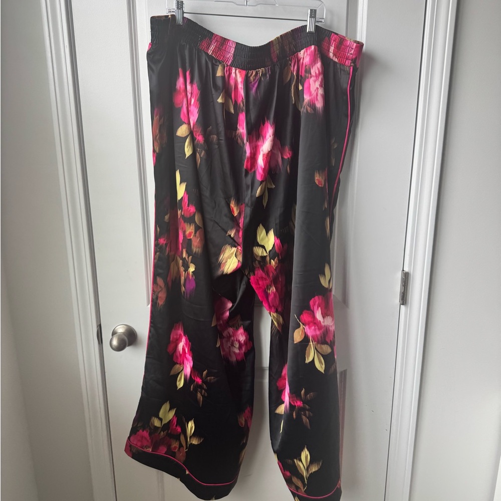 Torrid Wide Leg Satin High Rise Pant 4 NWT - Picture 3 of 7